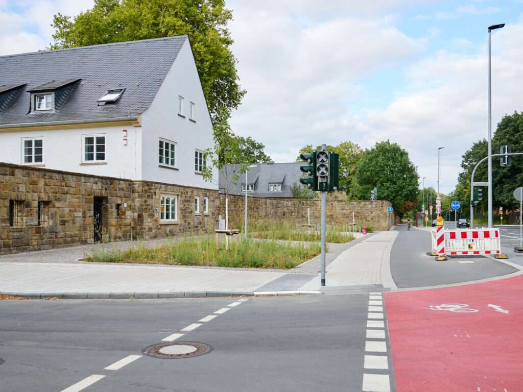 Münster eröffnet die Roxeler Straße anderthalb Jahre früher: Neue Mobilstation, moderner Radweg und direkte Anbindung des Oxford-Quartiers sorgen für bessere Mobilität.