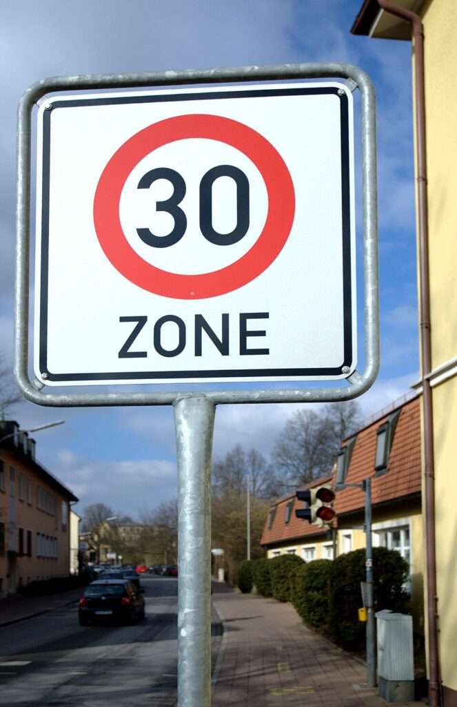 Tempo 30 in Albachten: Die SPD beantragt eine durchgehende Tempo-30-Zone für den gesamten Stadtteil – inklusive Steinbrede. Gründe, Bereiche und nächste Schritte im Überblick.