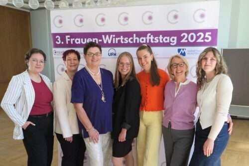 Der 3. Frauen-Wirtschaftstag in Münster bietet Vorträge, Diskussionen, den FeNA Award und viele Möglichkeiten zum Netzwerken.