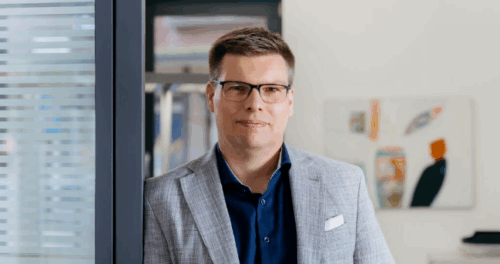 LEGO Serious Play in Münster: Business-Coach Tobias Gyger nutzt die kreative Workshop-Methode, um Unternehmen bei Teambuilding, Strategieentwicklung und Problemlösung zu unterstützen – spielerisch, wissenschaftlich fundiert und effektiv.