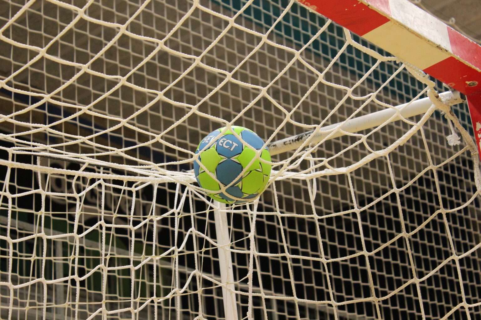 Die Stadt Münster hebt das Harz-Verbot im Handball teilweise auf. Vier Hallen öffnen sich für den Einsatz – ein Schritt für mehr Leistungsorientierung im Handball Münster.