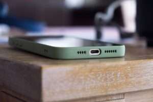 Dreister Schockanruf in der Piusallee: Eine Seniorin wurde um Schmuck und Geld betrogen. Polizei Münster sucht dringend Zeugen.