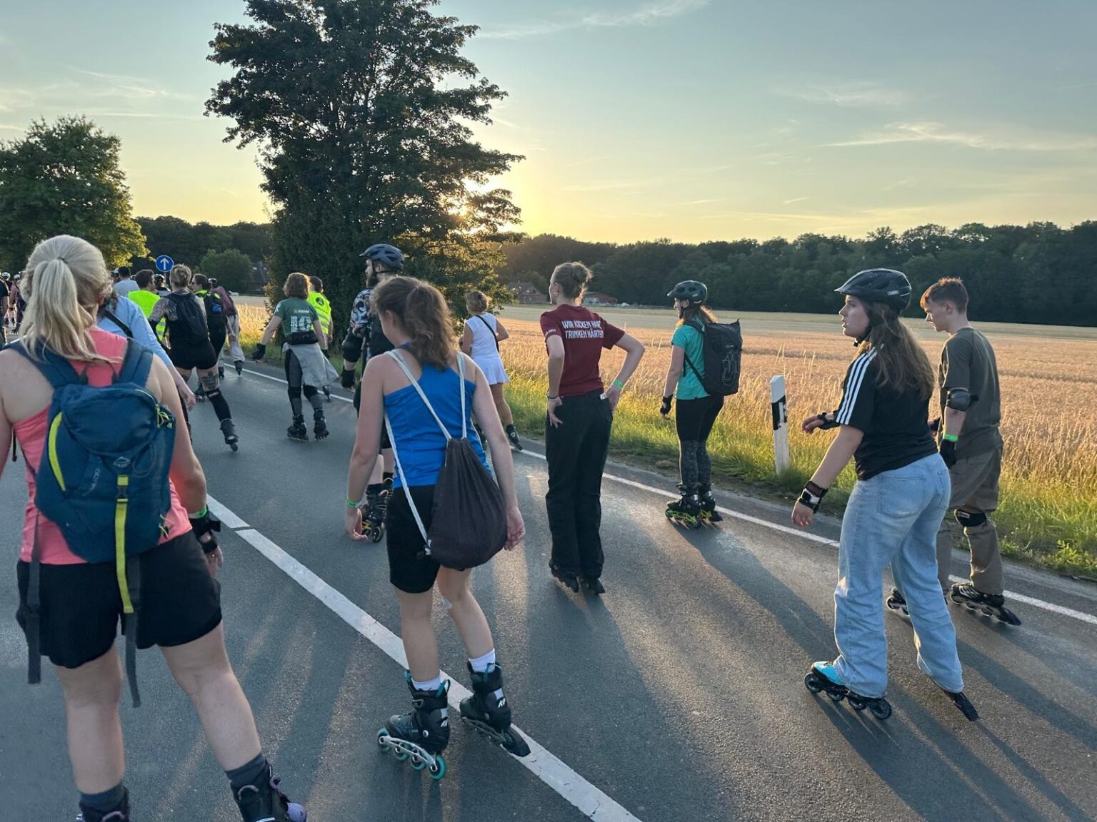 Der Skate Day Münster feiert 25 Jahre Skate Night mit vier Runden ab Hafenplatz. Während am Sonntag das Rollen im Vordergrund steht, sorgt eine neue Regel für Unmut beim Veranstalter.