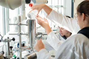 Beim DiscoverING Camp 2025 der FH Münster erleben Schülerinnen Ingenieurwissenschaften hautnah. Vom 14. bis 17. Oktober warten spannende Projekte