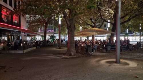 OVG Münster kippt pauschale 22-Uhr-Sperrstunde für Außengastronomie in Köln. Was das Urteil für Münster mit Hafen, Kuhviertel und Aasee-Wiesen bedeutet.