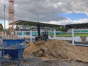 Blindgänger am LVM-Preußenstadion entdeckt: Eine 250-Kilo-Bombe muss entschärft werden. Evakuierungen, Sperrungen und Auswirkungen auf Bahn- und Straßenverkehr in Münster.