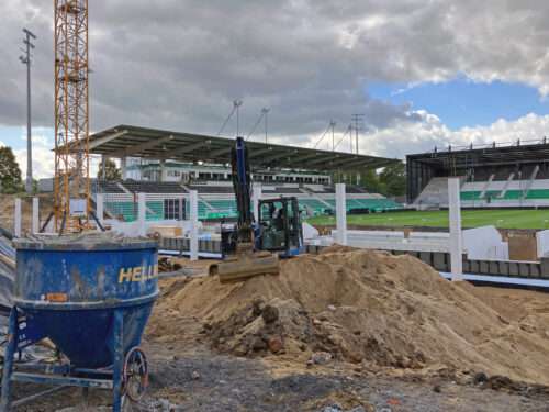 Blindgänger am LVM-Preußenstadion entdeckt: Eine 250-Kilo-Bombe muss entschärft werden. Evakuierungen, Sperrungen und Auswirkungen auf Bahn- und Straßenverkehr in Münster.
