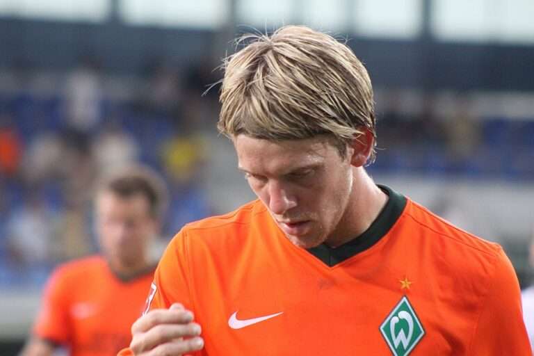 Fußballnostalgie pur: Die Preußen-Legenden trafen in Greven auf die Werder-Legenden. Vor 1.200 Fans gab es Bundesliga-Stars, Münsteraner Emotionen und ein 1:4, das niemanden störte.