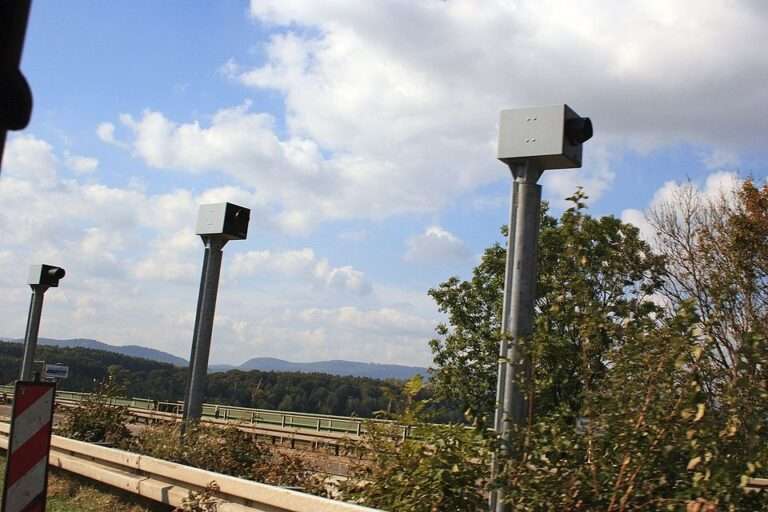 Monocam gegen Handy am Steuer? In NRW ist die Technologie noch nicht im Einsatz – anders als in Rheinland-Pfalz. Warum Münster trotzdem hinschauen sollte.
