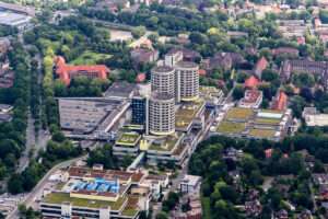 Am UKM Münster formiert sich Protest: Der Verein Frauenheldinnen e.V. kritisiert Transmedizin bei Jugendlichen und die S2k-Leitlinie. Was hinter der Kritik steckt – und wie das UKM antwortet.