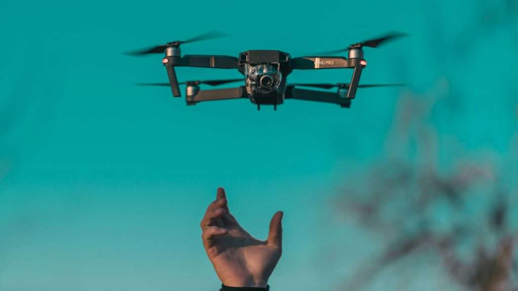 In Iserlohn sorgt ein medizinisches Drohnenprojekt für Aufregung. Auch in Münster wären Klinikflüge per Drohne technisch möglich – doch wie steht es um Genehmigungen, Lärm und Bürgerakzeptanz?