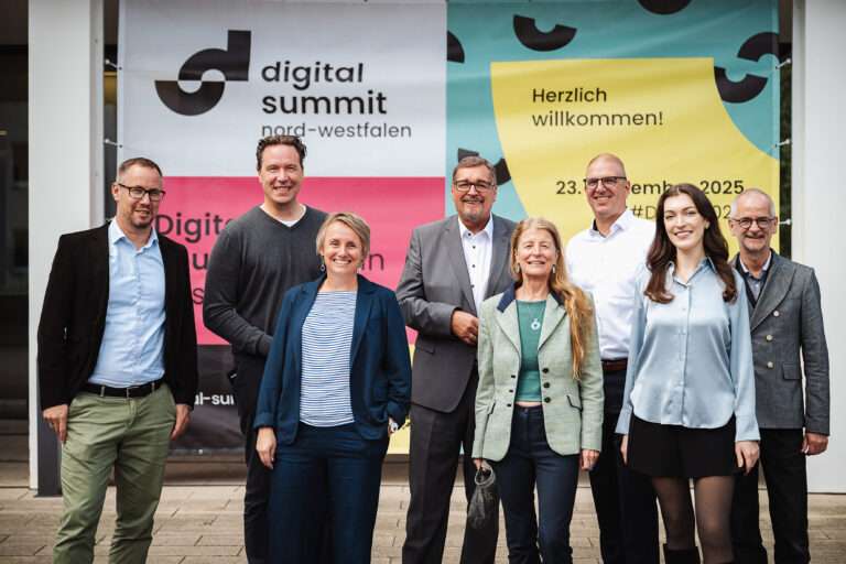 : Beim Digital Summit Münster diskutierten Expertinnen und Experten Chancen und Risiken der digitalen Transformation. Besonders im Fokus: Künstliche Intelligenz als Game Changer.