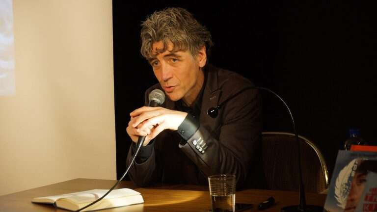 Dirk Reinhardt aus Münster gewinnt den Deutschen Jugendliteraturpreis 2025 für seinen Roman „No Alternative“.