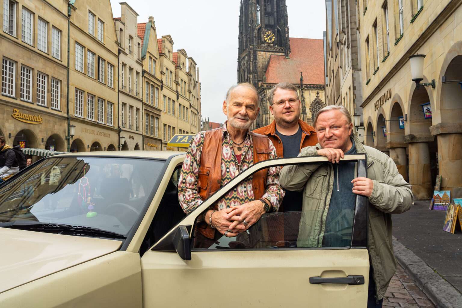 In Münster laufen die Dreharbeiten für den neuen Tatort Münster „Maskerade“. Thiel und Boerne ermitteln im Karnevalsmilieu – erstmals ohne Mechthild Großmann.
