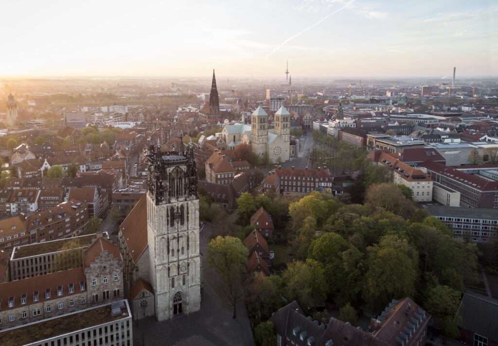 Stadt Münster startet repräsentative Münsterumfrage 2025 zu Ehrenamt, Wohnen, Gesundheit und Stadtleben. Teilnahme online bis 14. November.