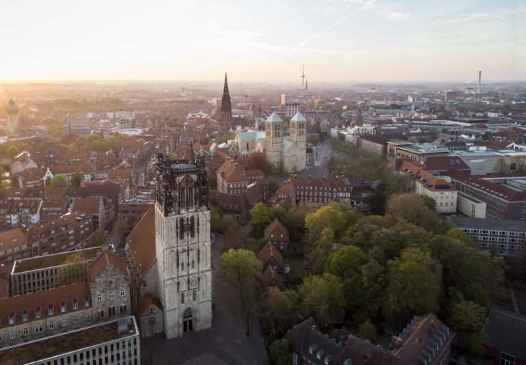 Stadt Münster startet repräsentative Münsterumfrage 2025 zu Ehrenamt, Wohnen, Gesundheit und Stadtleben. Teilnahme online bis 14. November.