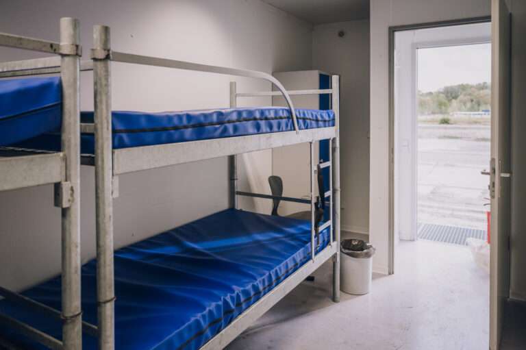 Die Winternothilfe Münster eröffnet 50 neue Schlafplätze in Containern am Albersloher Weg. Ziel ist, obdachlosen Menschen im Winter Schutz und Unterstützung zu bieten.