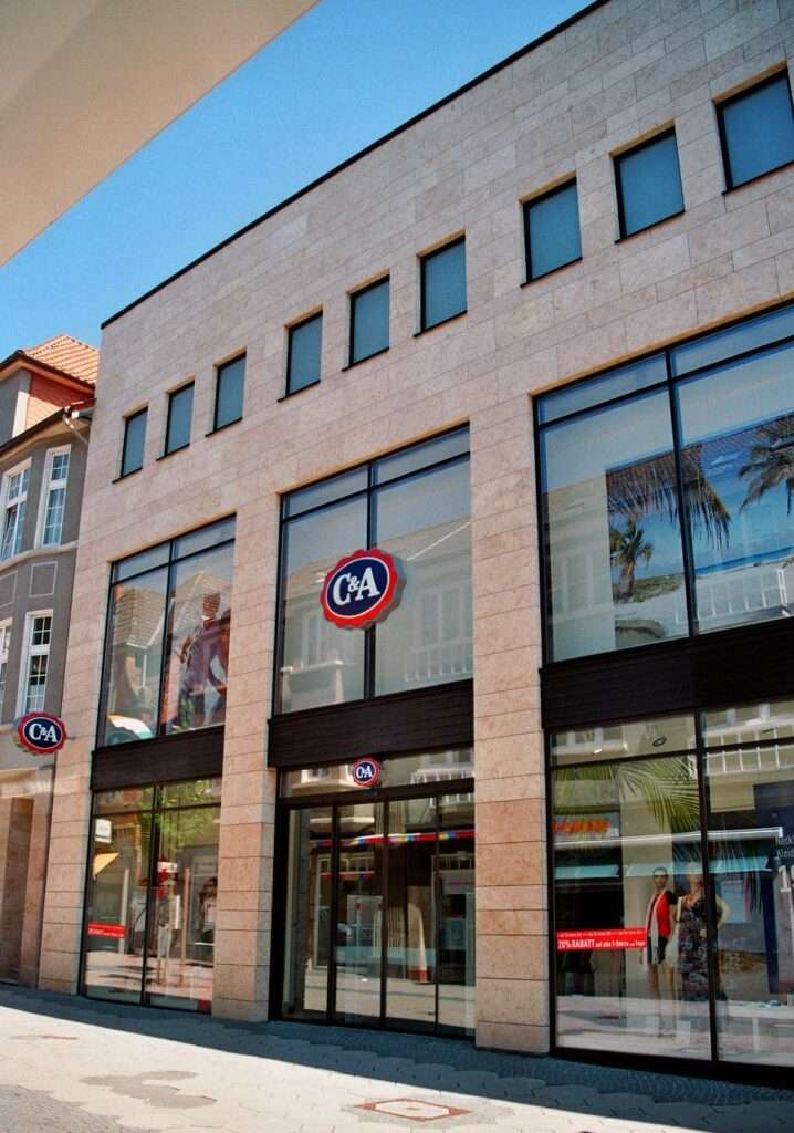 C&A richtet sich neu aus. Auch die Münsteraner Filiale steht unter Beobachtung. Hintergründe zur Strategie der Eigentümerfamilie.