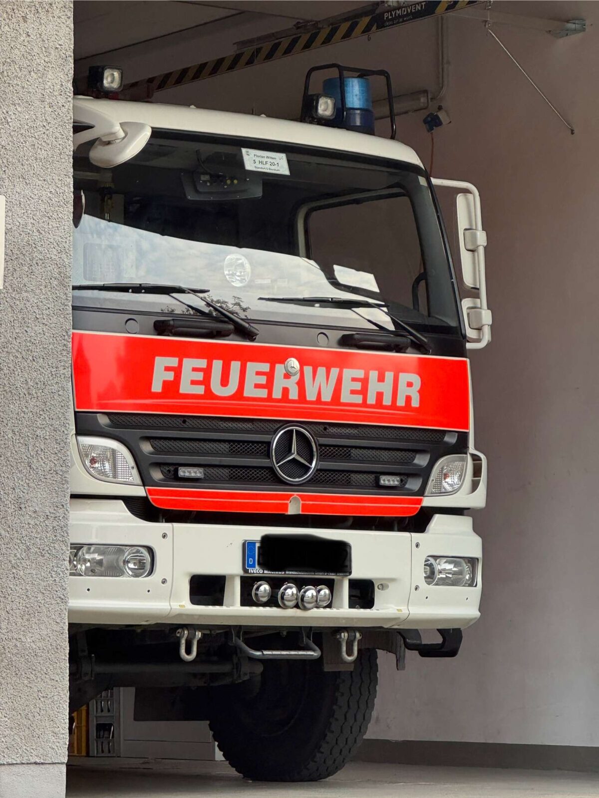 Feuer in Ibbenbüren-Uffeln: Dachstuhlbrand legt Straße lahm