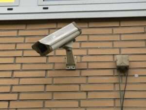 Videoüberwachung an Schulen in Münster soll ausgeweitet werden. Auch Zugangssperren und neue Regeln für Schulhöfe sind geplant.