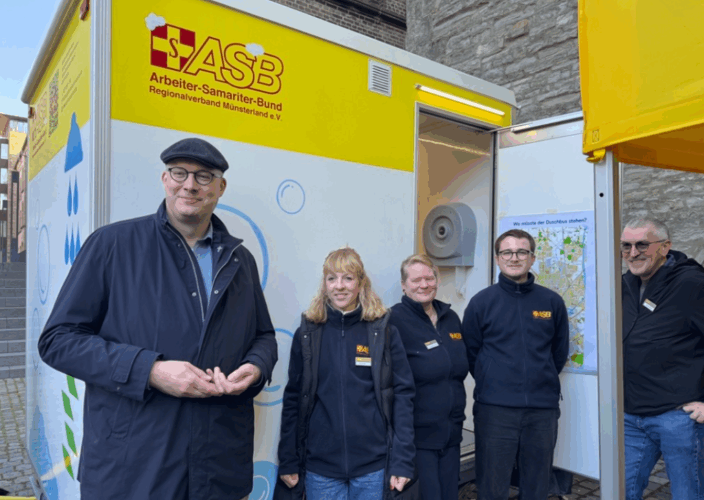 Mobile Dusche für Wohnungslose in Münster: Neues Angebot am Überwasserkirchplatz