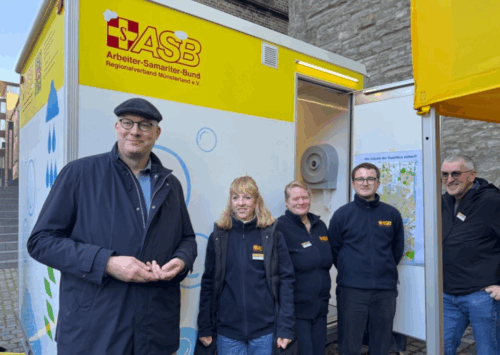 Mobile Dusche für Wohnungslose in Münster: Neues Angebot am Überwasserkirchplatz