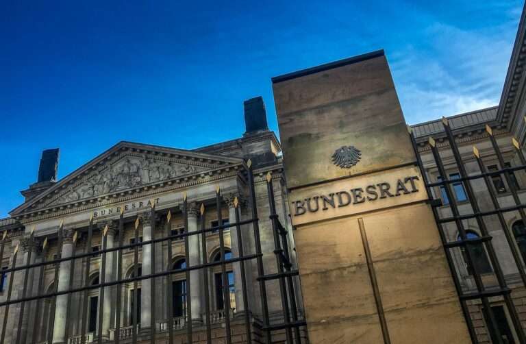 Der Bundesrat hat dem Gesetzesentwurf aus NRW zum Schutz vor häuslicher Gewalt zugestimmt. Das Ziel: schnellere Reaktion