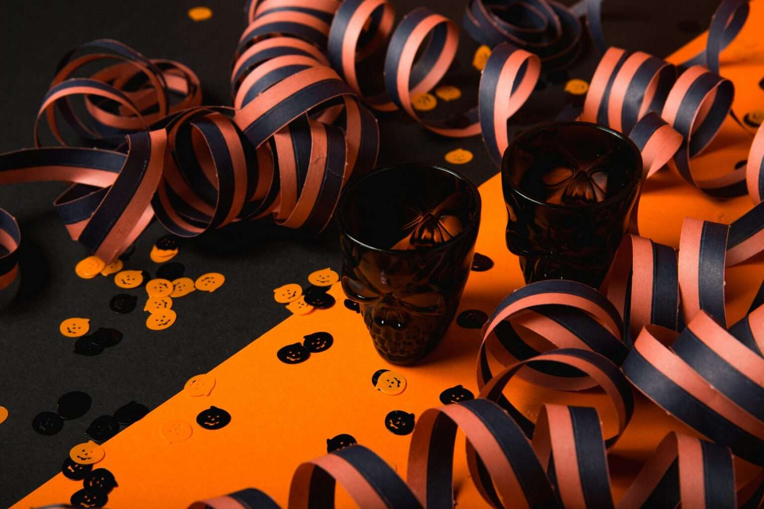 Münster feiert Halloween 2025 mit spektakulären Partys: Von Gothic bis Electro, Schaf bis Sputnikhalle – hier sind die besten Events der Stadt.