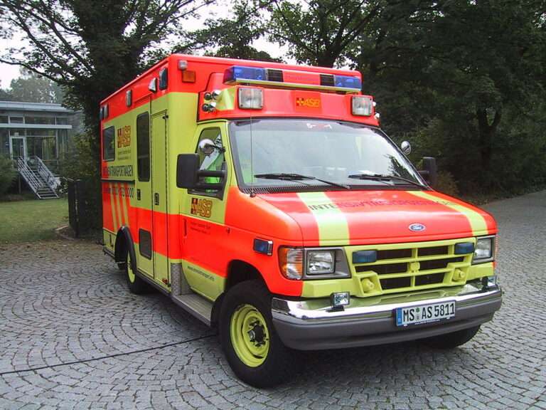 Der ASB-Wünschewagen Münster erhält 4800 Euro vom Soroptimist-Club Detmold. Drei neue Wunschfahrten werden ermöglicht.