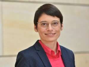 Die Münsteraner NRW-Ministerin Josefine Paul gerät nach dem Solingen-Anschlag massiv unter Druck. Neue Akten sorgen für politische Spannung