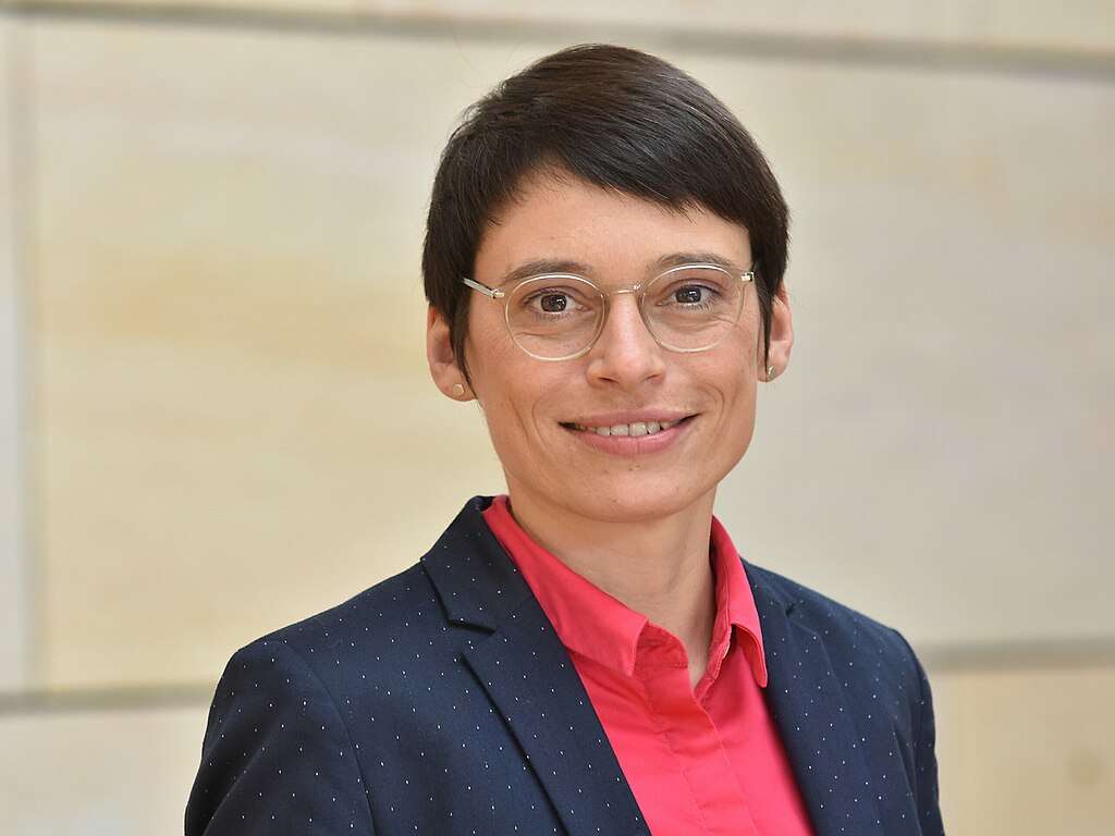 Die Münsteraner NRW-Ministerin Josefine Paul gerät nach dem Solingen-Anschlag massiv unter Druck. Neue Akten sorgen für politische Spannung