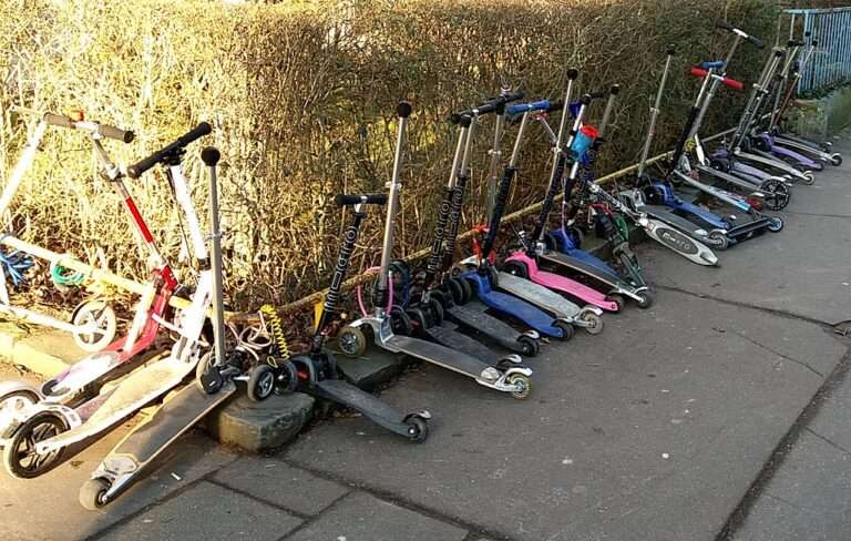 Erneuter Vorfall in Greven: Ein Mann soll einen Jungen mit einer angeblichen Spielzeugrakete angesprochen haben. Die Polizei ist informiert.