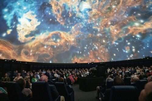 Das LWL-Planetarium Münster zeigt im Vortrag „Neues aus der Astronomie“ aktuelle Forschungsergebnisse und Himmelsereignisse in einer Fulldome-Präsentation.