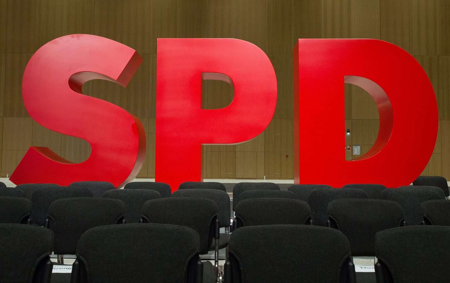 Auf dem Parteitag in der Halle Münsterland hat die SPD Münster mit Peter Wagner und Aysegül Paran eine neue Doppelspitze gewählt.