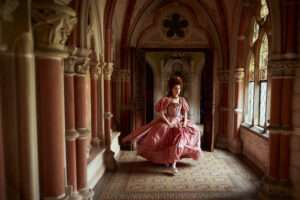 „Die Baronesse“ feiert Premiere im Erbdrostenhof in Münster – lokaler Filmabend mit regionalen Produktionen.