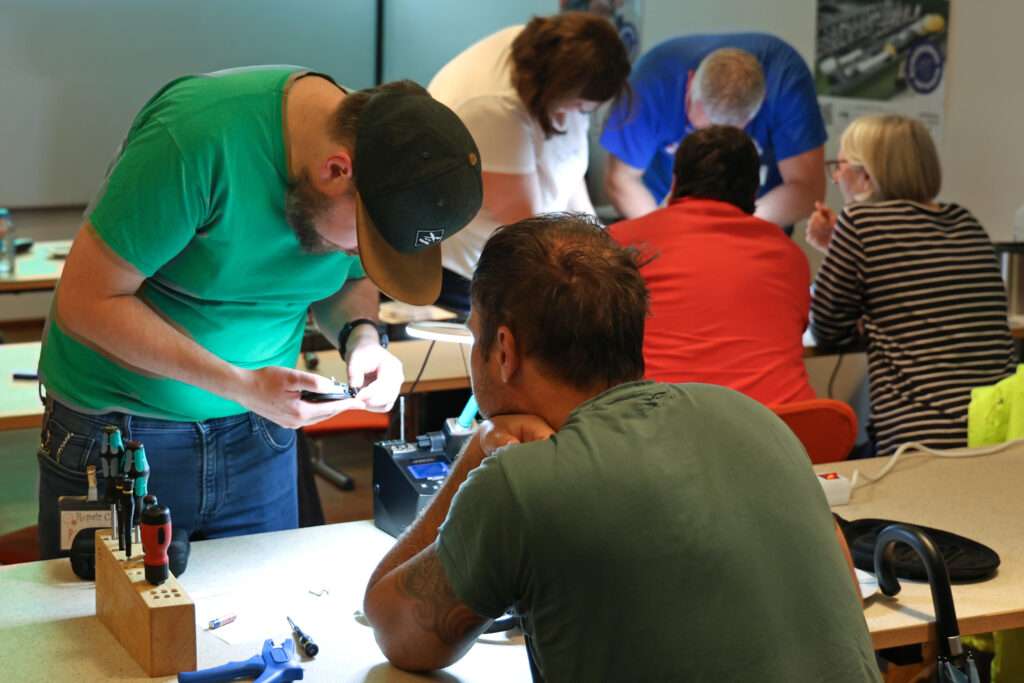 Repair Café Münster: Am 19. November können Elektrogeräte im Haus der Nachhaltigkeit kostenlos repariert werden.