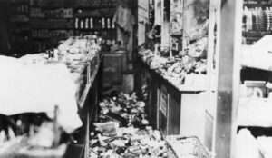 Münster erinnert an die Reichspogromnacht 1938, als SA-Trupps die Synagoge an der Klosterstraße zerstörten und jüdische Familien verfolgt wurden.