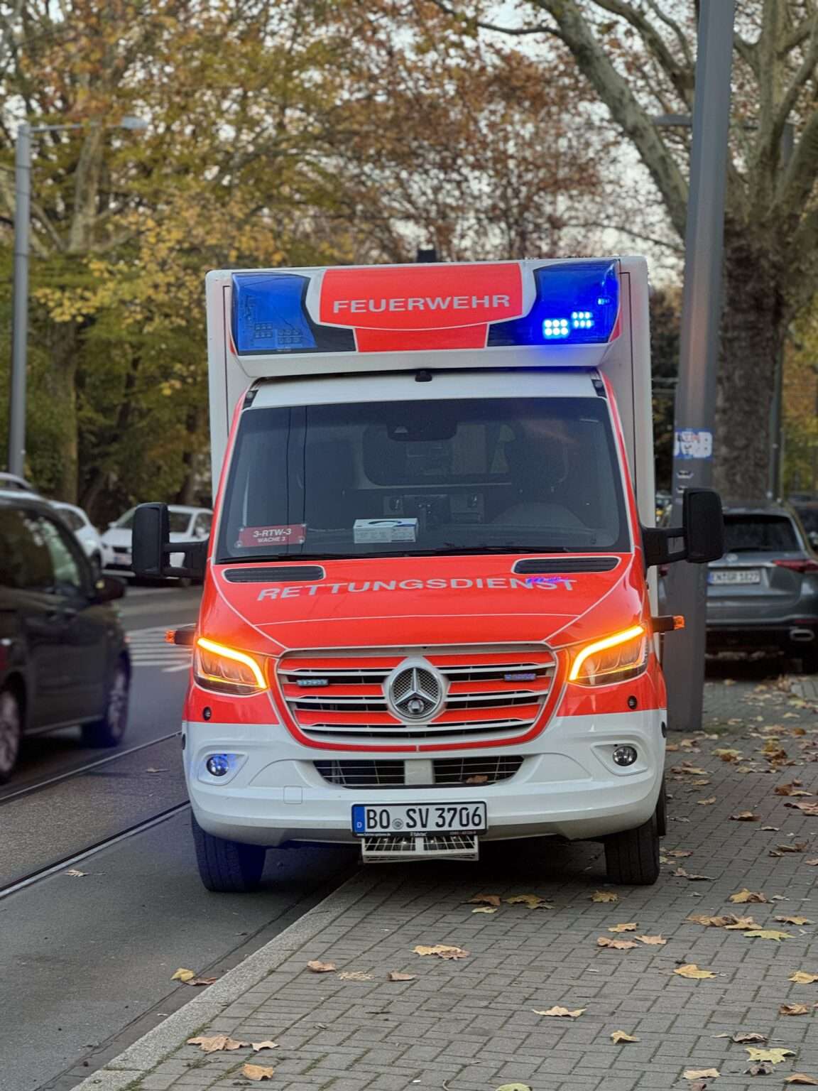 Auf der L558 bei Bruchsal wird ein Motorradfahrer bei einem Überholmanöver schwer verletzt