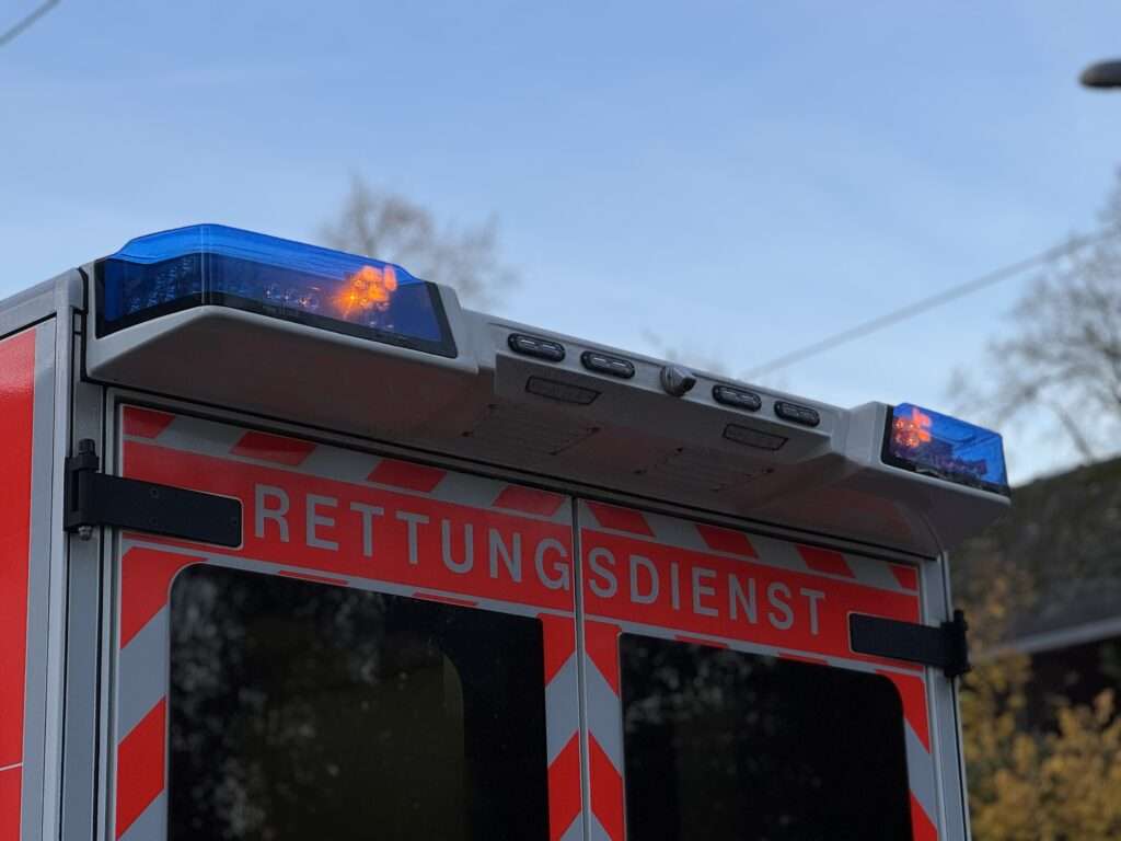 chwerer Verkehrsunfall auf der K3 zwischen Warendorf und Everswinkel. Vier Menschen verletzt, zwei davon schwerst. Ursache wohl Glätte.