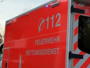 Ein 18-Jähriger wird bei einem Zusammenstoß mit einem Bus in Rheine schwer verletzt
