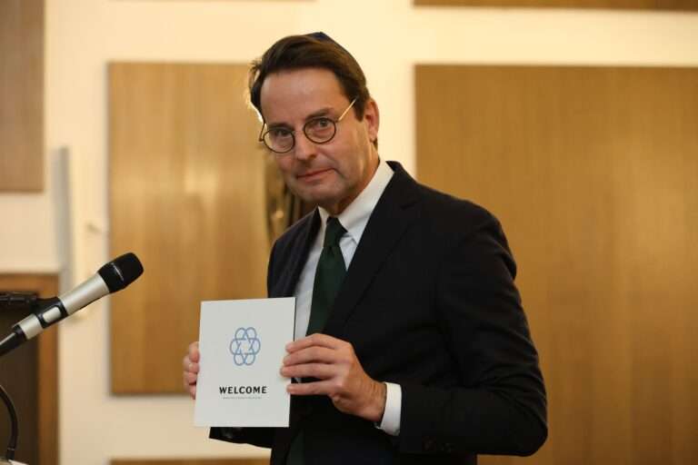 Die Bezirksregierung Münster schließt sich der Initiative „Welcomeplaces“ an und richtet einen Schutzort für Menschen in akuter Bedrängnis ein.