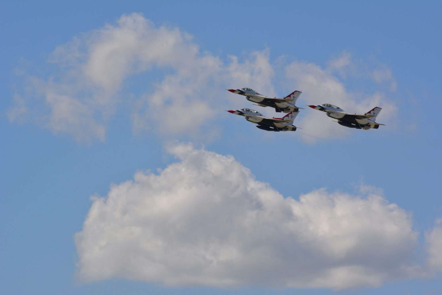 Bundeswehr reaktiviert Tieffluggebiet in Westfalen für Übungen mit Kampfjets