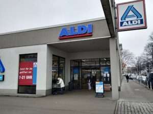 Aldi eröffnet am 4. Dezember den neuen Markt am Albersloher Weg in Münster. Größerer Standort, moderne Filiale und neue Parkplätze.