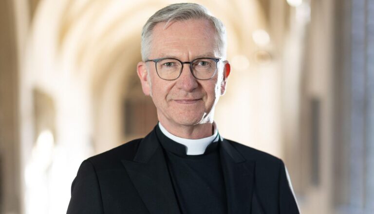Weihnachtsbotschaft im Paulusdom Münster: Antonius Hamers ruft zu Verantwortung, Zusammenhalt und einem aktiven Glauben in Krisenzeiten auf.