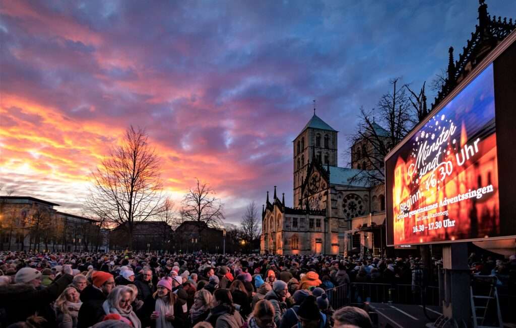 „Münster singt“ bringt am 7. Dezember Tausende zum gemeinsamen Rudelsingen auf den Domplatz – kostenlos und ohne Anmeldung.