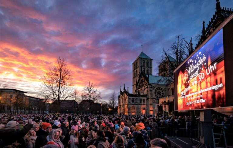 „Münster singt“ bringt am 7. Dezember Tausende zum gemeinsamen Rudelsingen auf den Domplatz – kostenlos und ohne Anmeldung.