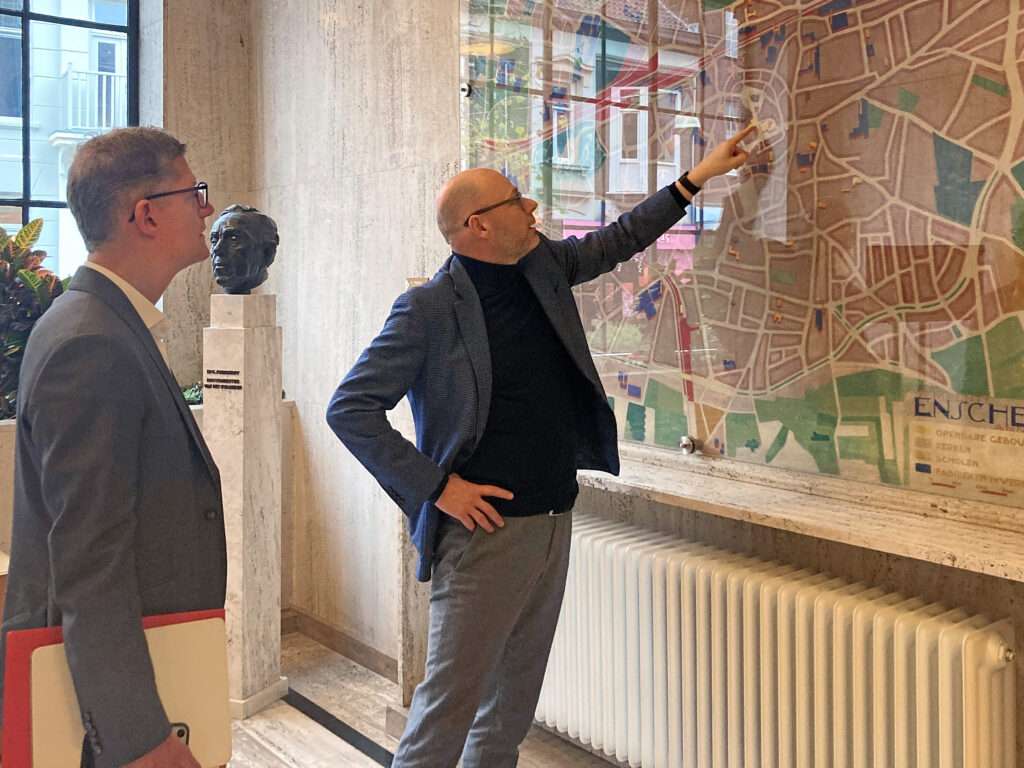 Oberbürgermeister Tilman Fuchs besucht Enschede. Münster und seine Partnerstadt planen neue gemeinsame Projekte in Mobilität, Bildung und Klimaschutz.