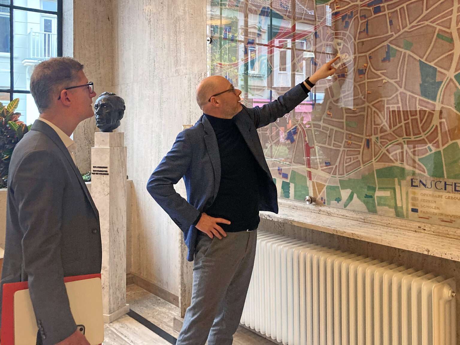 Oberbürgermeister Tilman Fuchs besucht Enschede. Münster und seine Partnerstadt planen neue gemeinsame Projekte in Mobilität, Bildung und Klimaschutz.