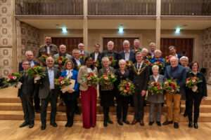 Münster ehrt 23 Ehrenamtliche mit der Münster-Nadel 2025. Die Verleihung im Rathaus würdigt vielfältigen Einsatz für die Stadtgesellschaft.