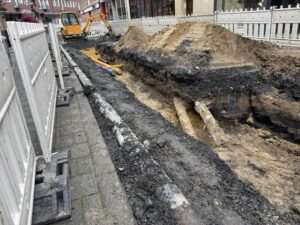 Am Hansaring in Münster wechselt die Fernwärme-Baustelle die Straßenseite. Die Verkehrsführung bleibt bestehen.